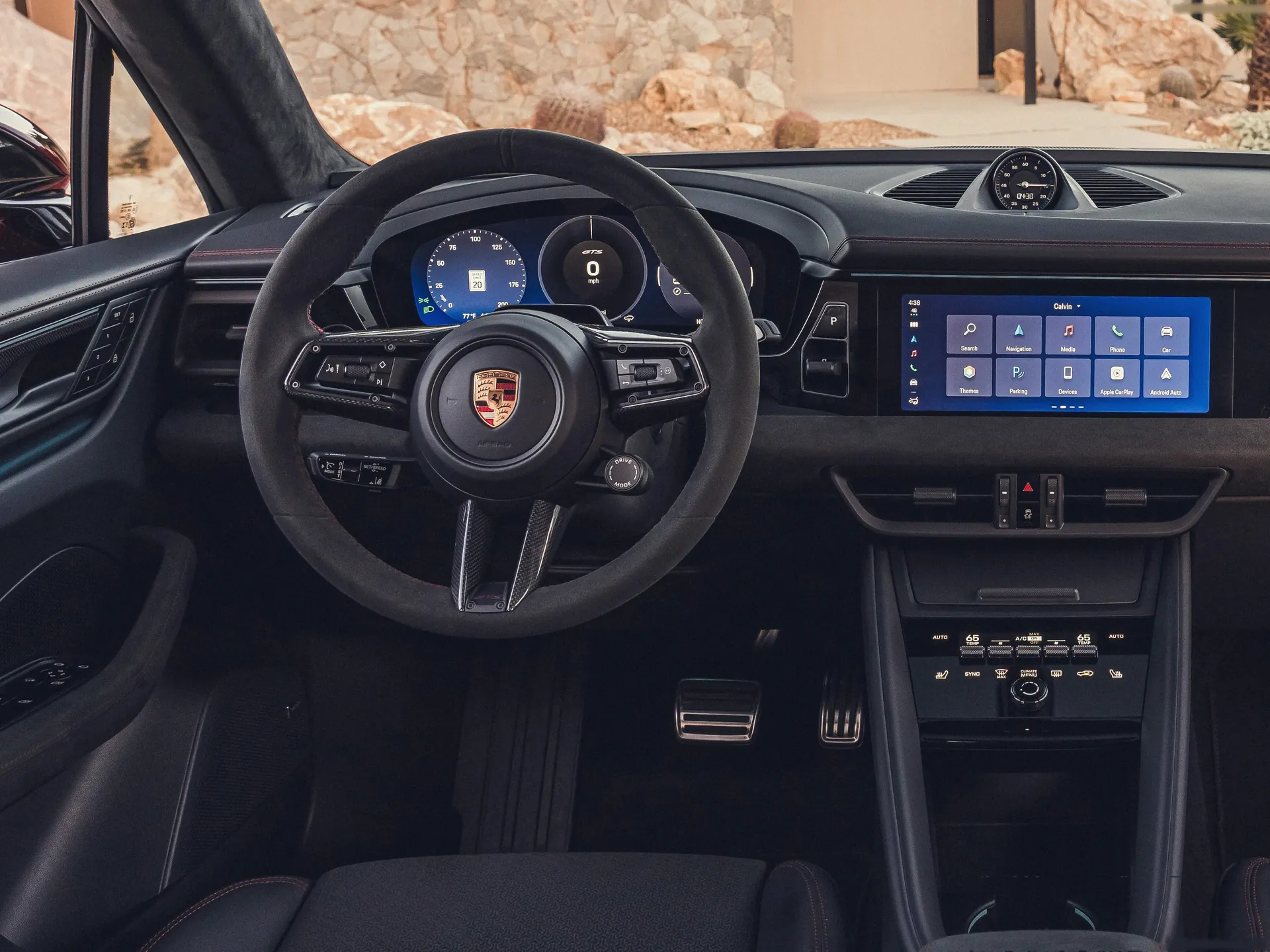 Porsche Macan GTS [US] (2026) – interiér