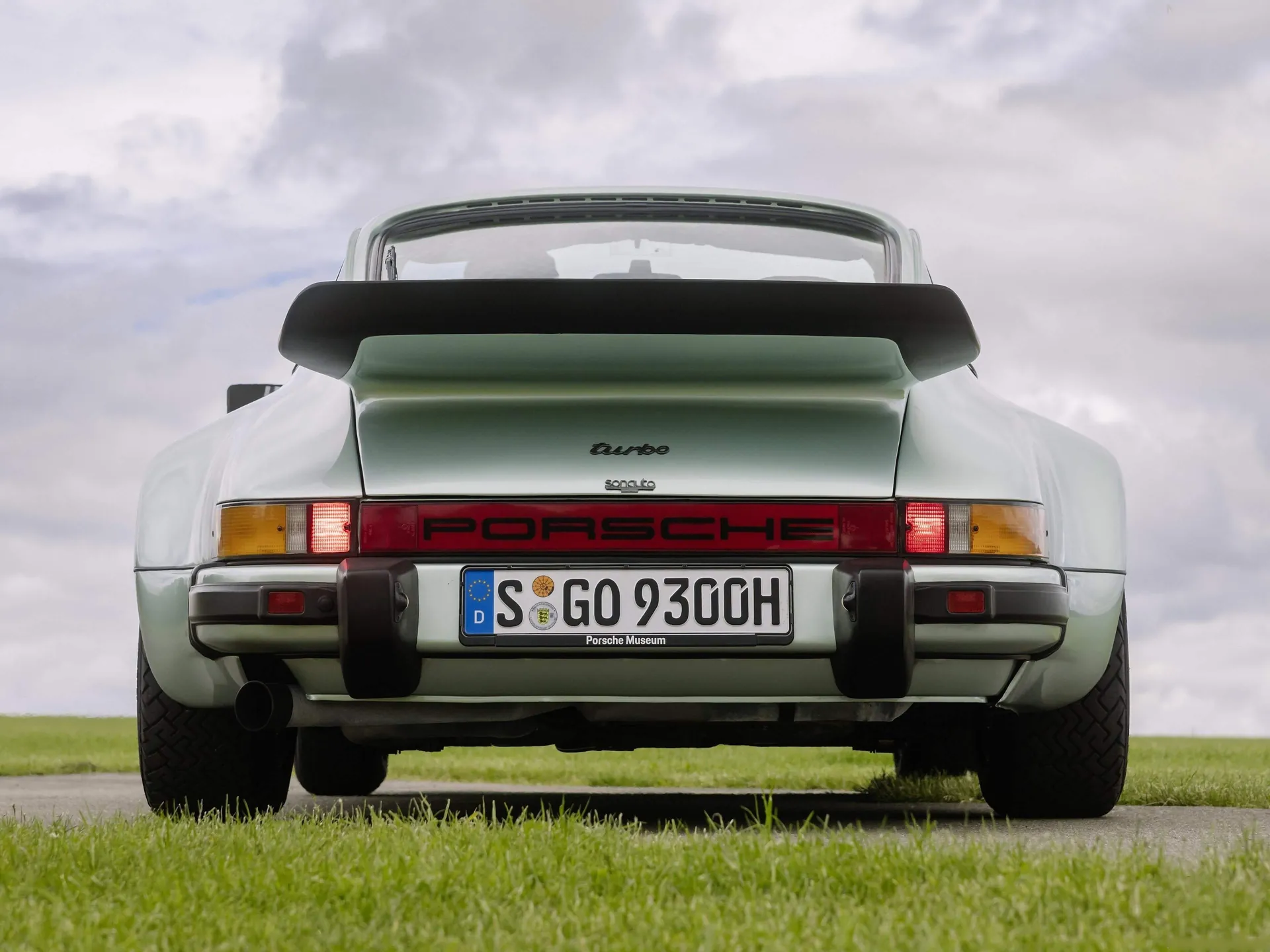 Porsche 911 Turbo 3.0 Coupe (1975) - Rear