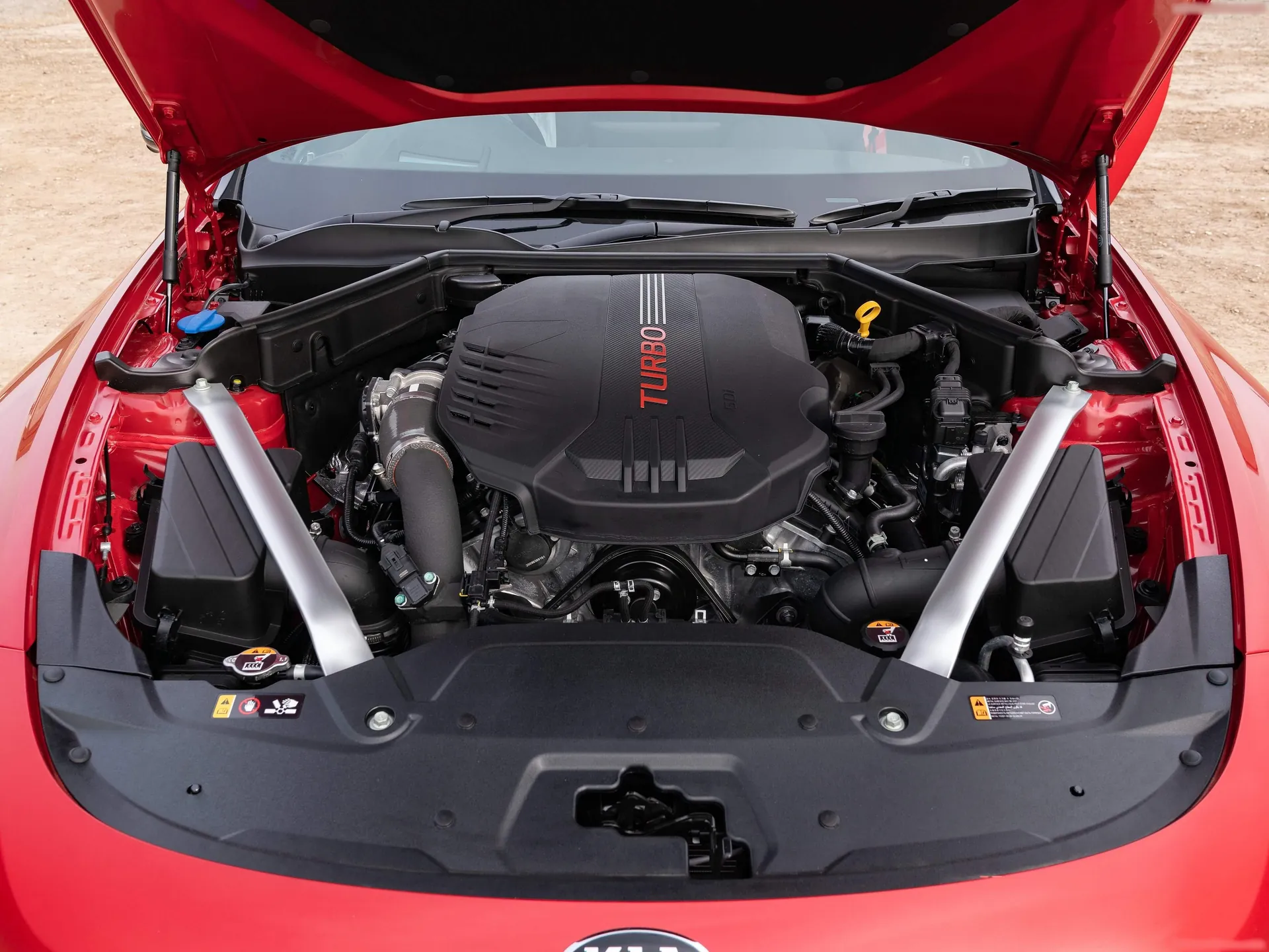 Kia Stinger [UK] (2021) – motorový prostor