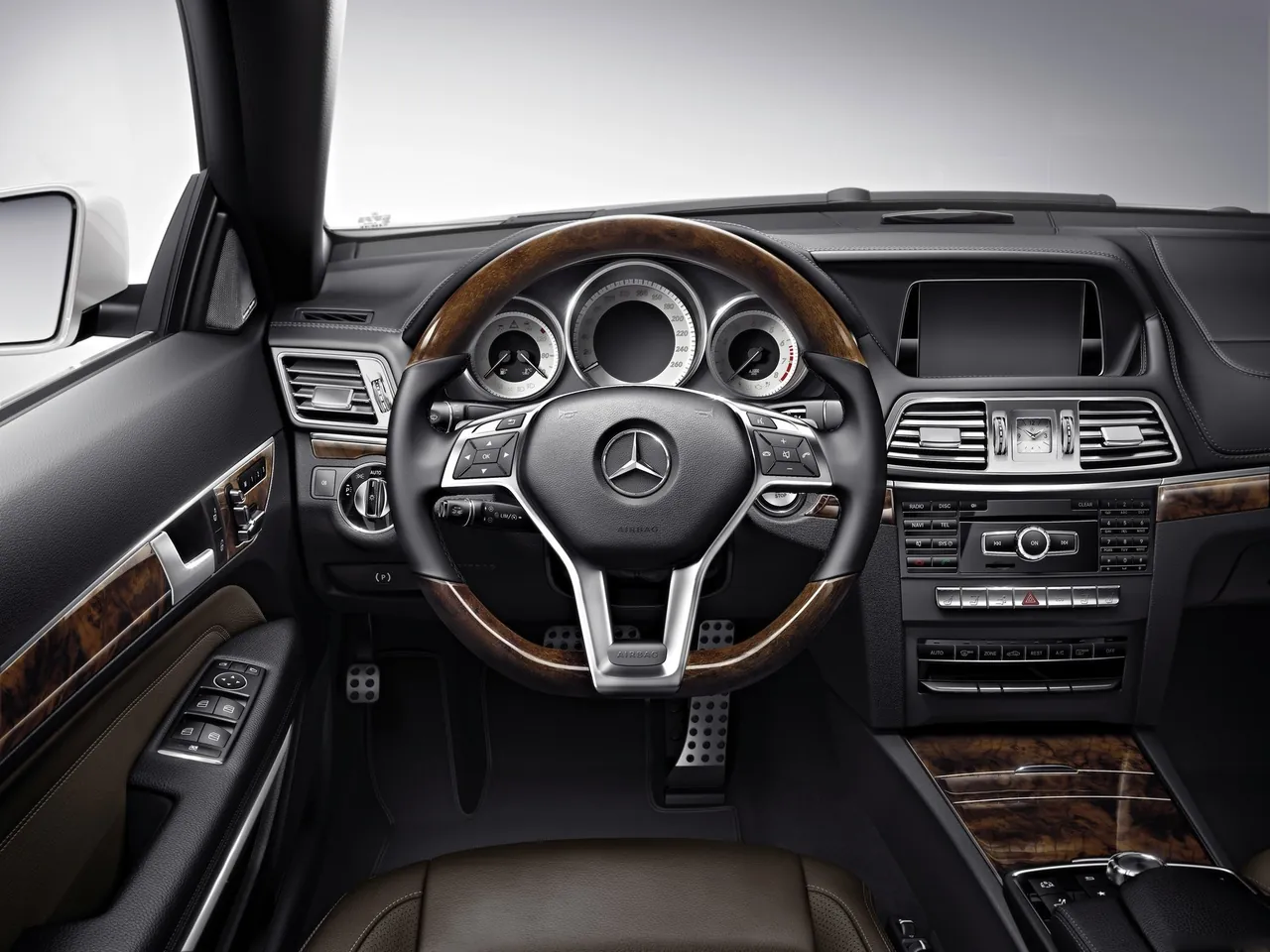 Mercedes-Benz E-Class Cabriolet (2014) – interiér