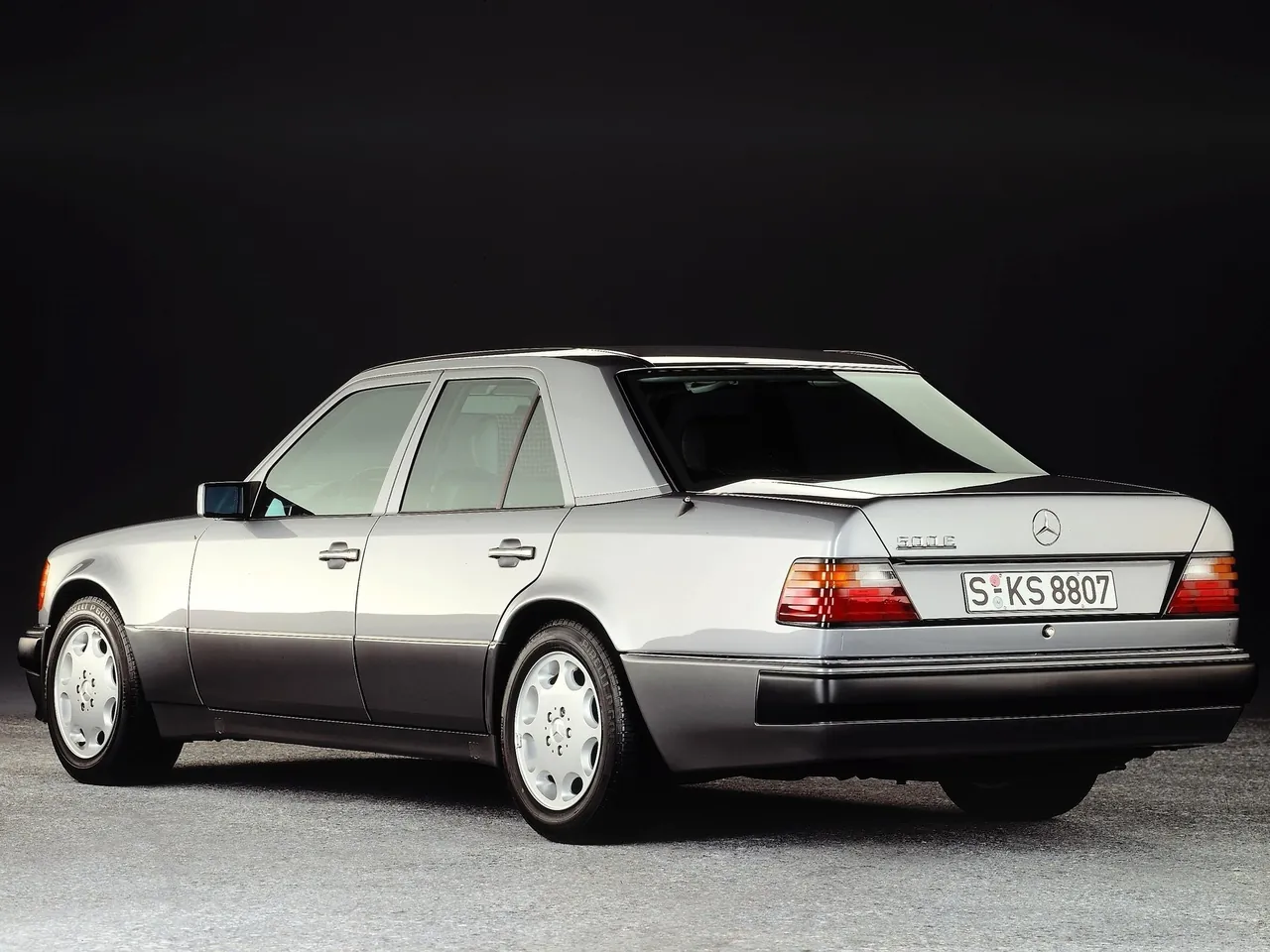 Mercedes-Benz 500E (1991) - Rear Three-Quarter