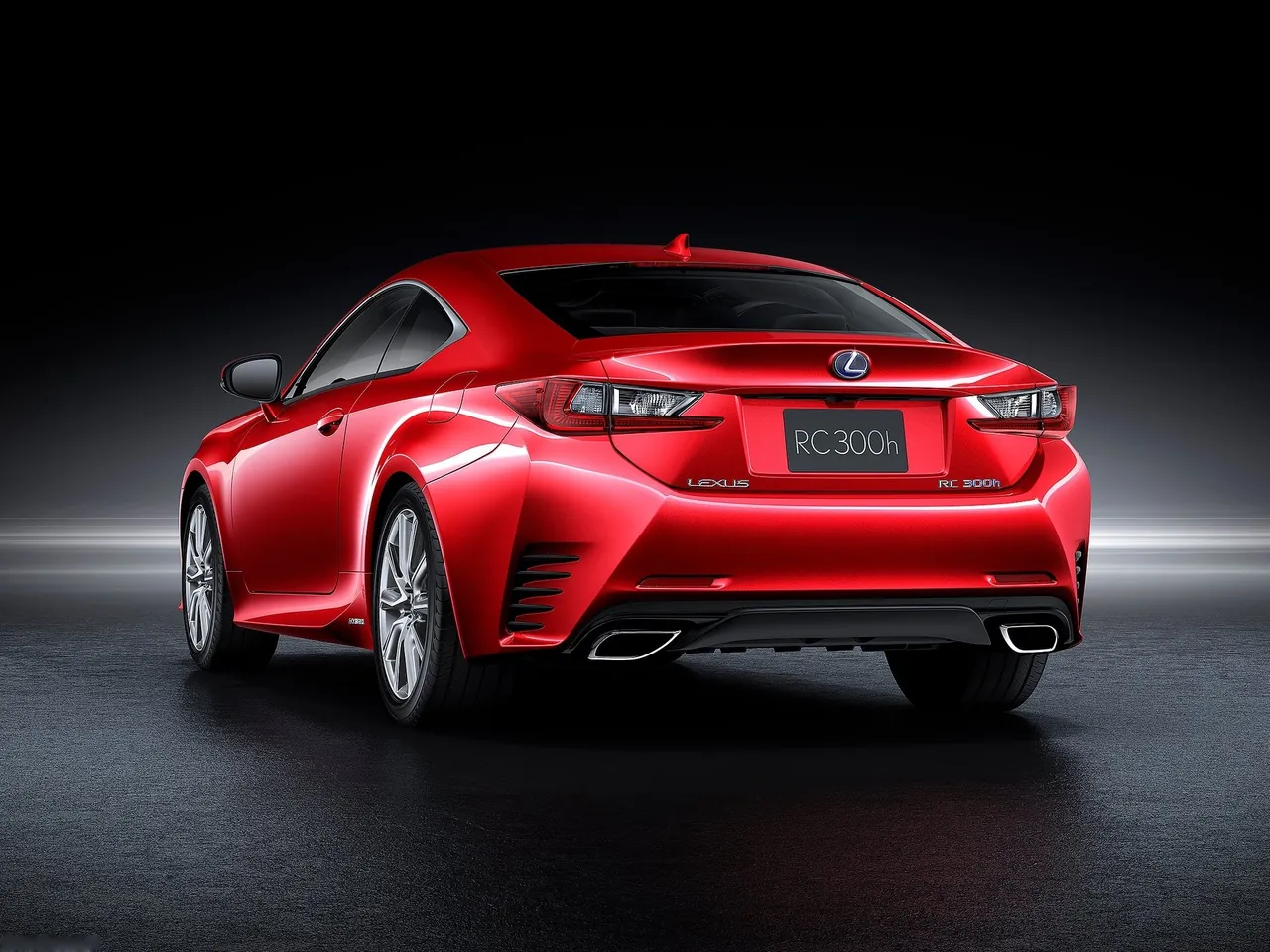 Lexus RC (2015) – zadní tříčtvrteční pohled