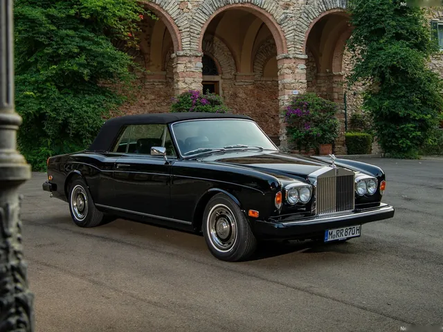 Rolls-Royce Corniche Convertible (1980)