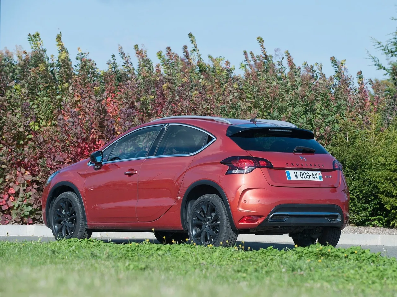 DS 4 Crossback (2016) – zadní tříčtvrteční pohled
