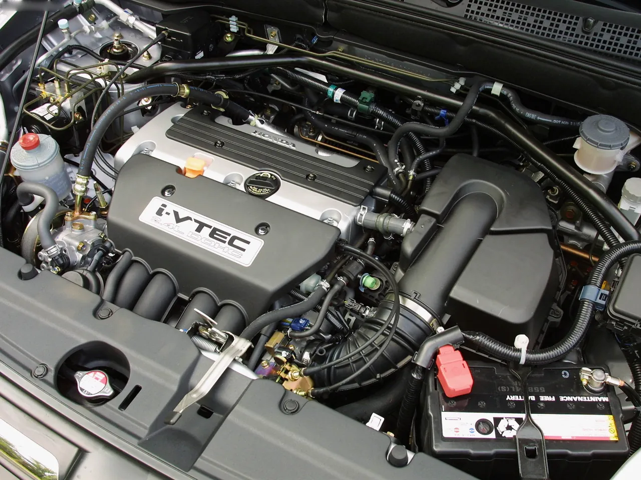 Honda CR-V (2003) – motorový prostor