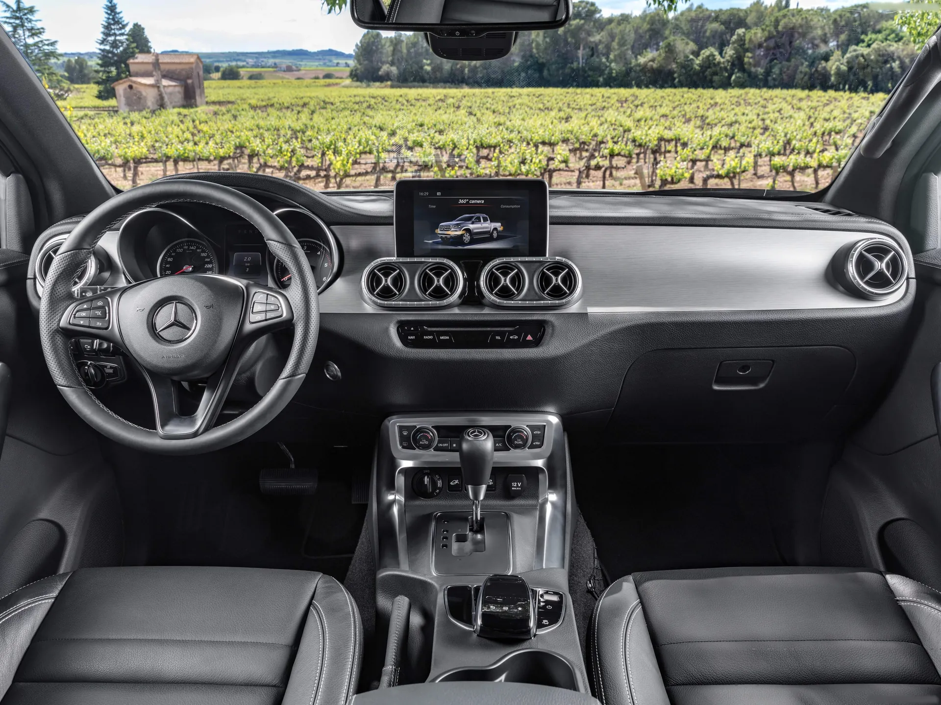 Mercedes-Benz X-Class (2018) – interiér