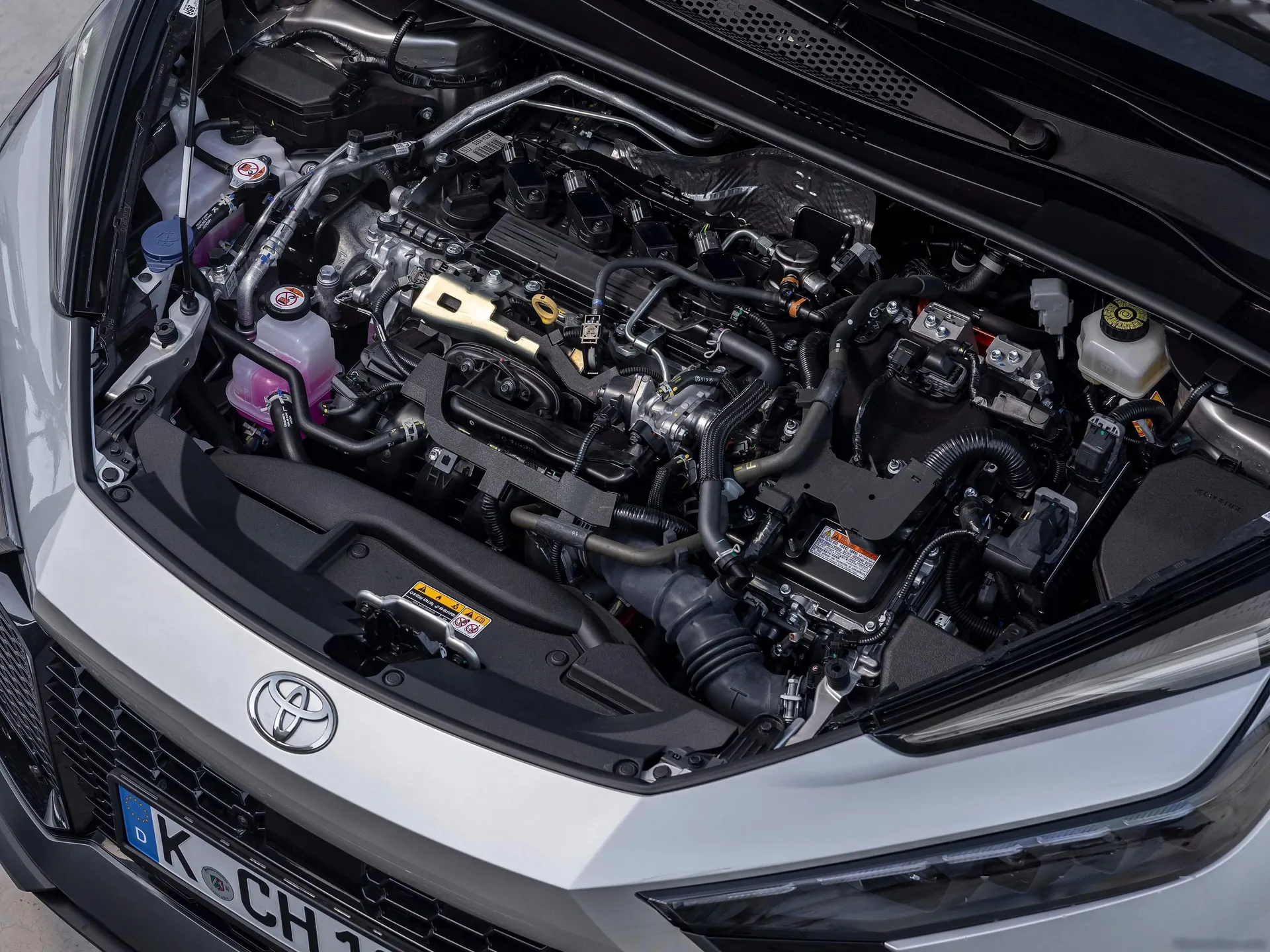 Toyota C-HR (2024) – motorový prostor