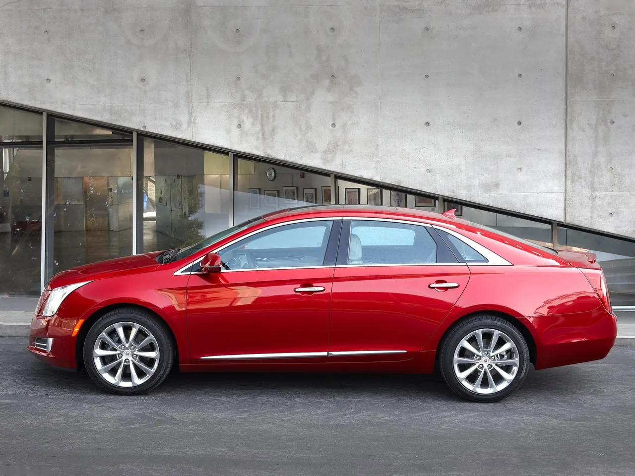 Cadillac XTS (2013) – boční profil