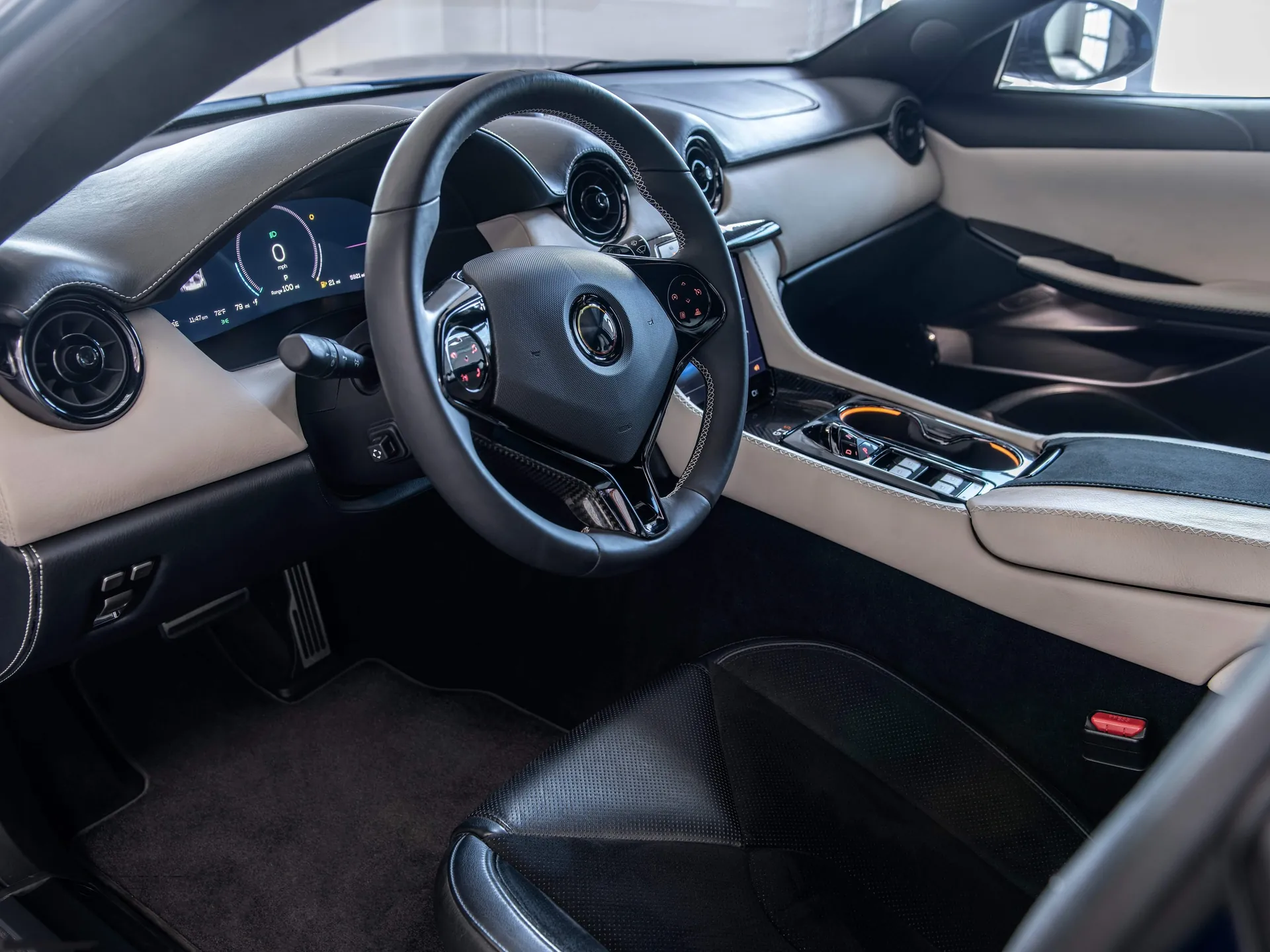 Karma Revero GTS (2020) – interiér