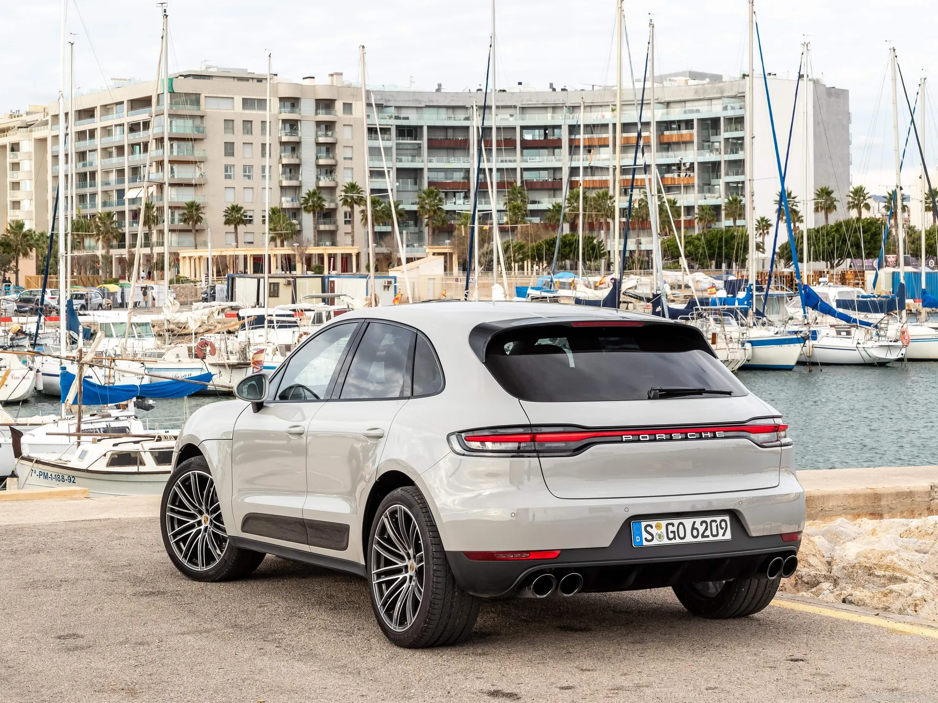Porsche Macan S (2019) - Rear Three-Quarter