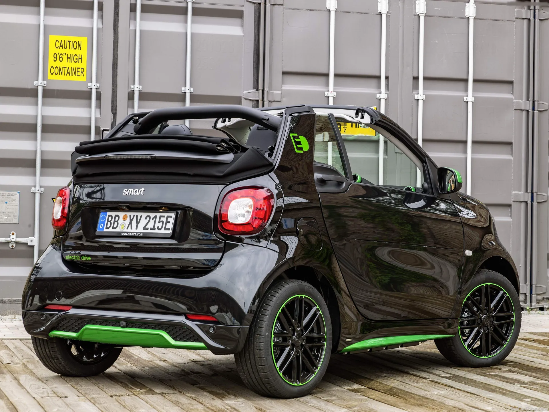 Smart fortwo Cabrio electric drive (2017) – zadní tříčtvrteční pohled