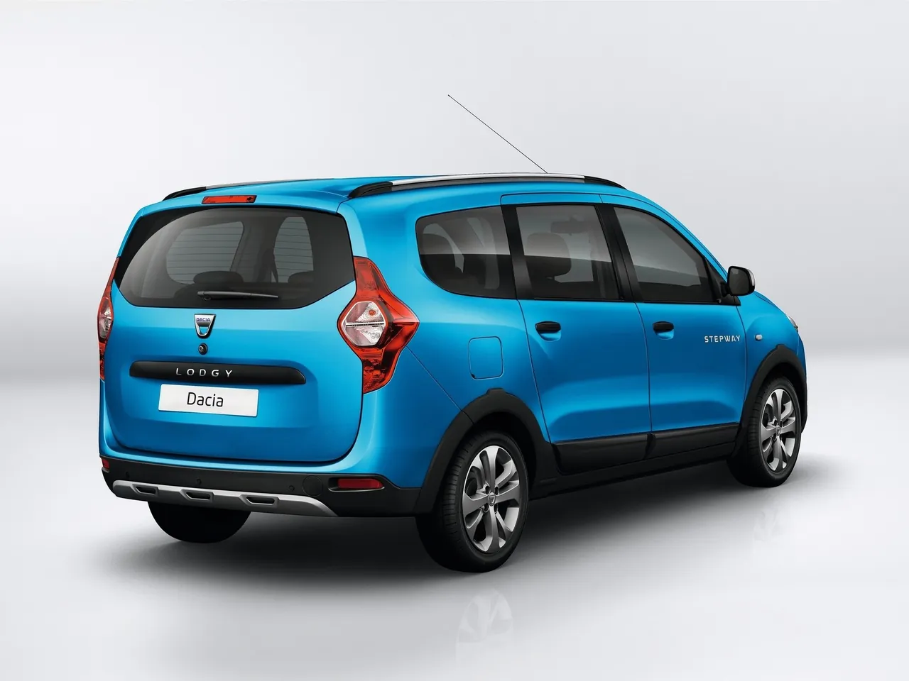 Dacia Lodgy Stepway (2015) – zadní tříčtvrteční pohled