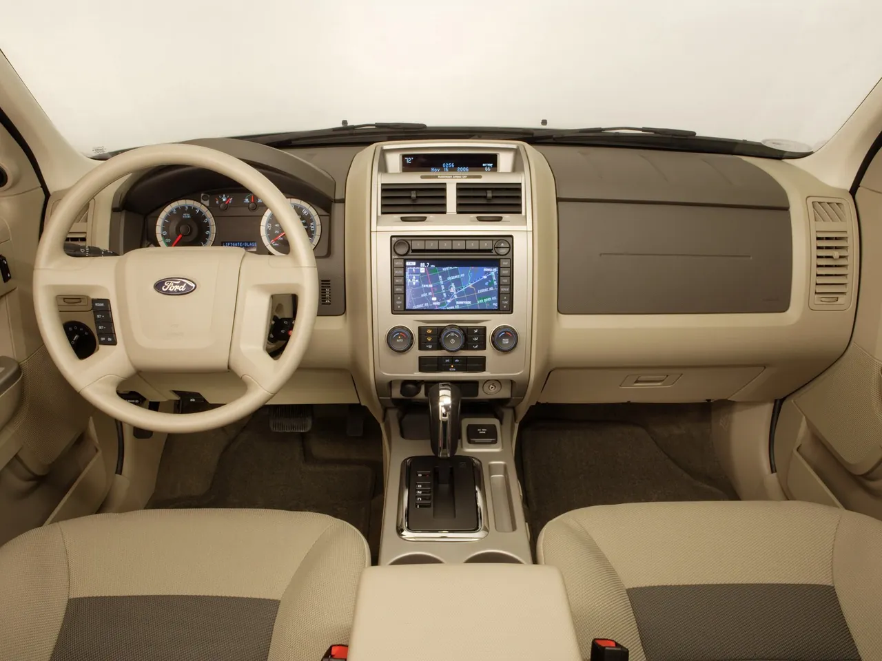Ford Escape (2008) – interiér