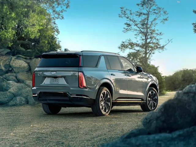 Cadillac Escalade IQL (2026)