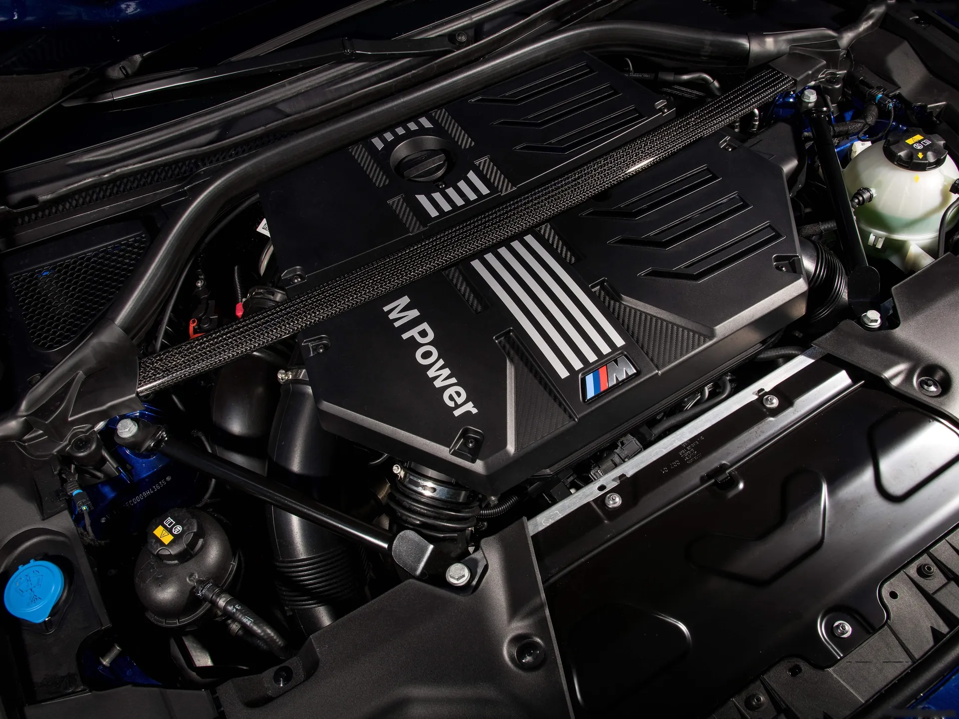 BMW X4 M Competition (2022) – motorový prostor