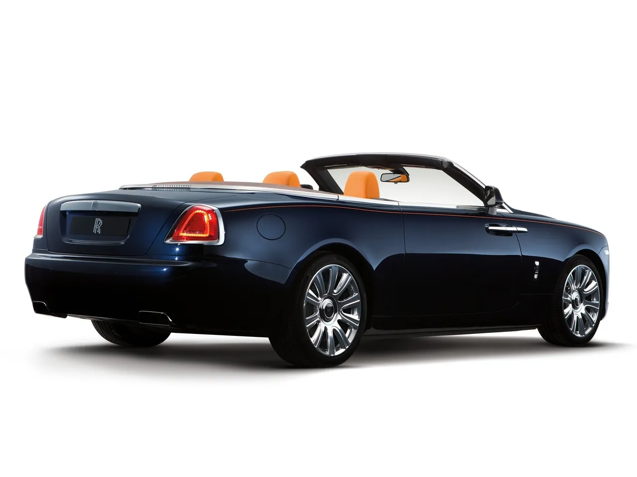 Rolls-Royce Dawn (2017) – zadní tříčtvrteční pohled