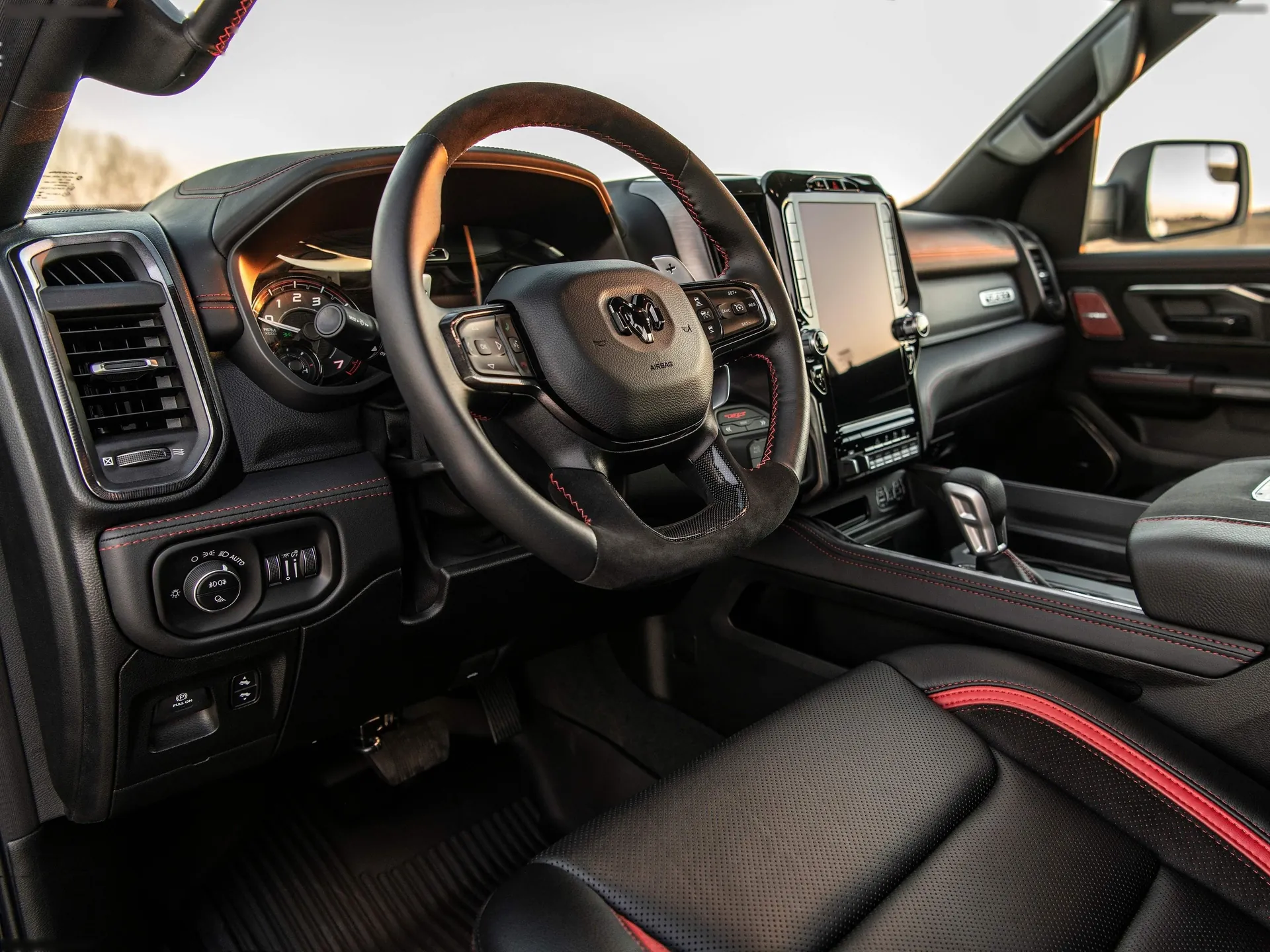 Hennessey Mammoth 1000 6x6 TRX (2022) – interiér