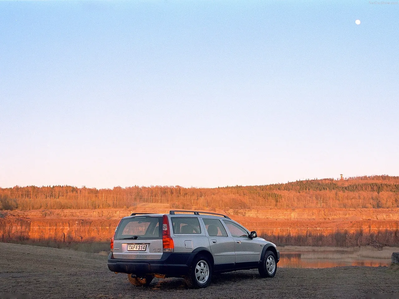 Volvo XC70 (2004) – zadní tříčtvrteční pohled