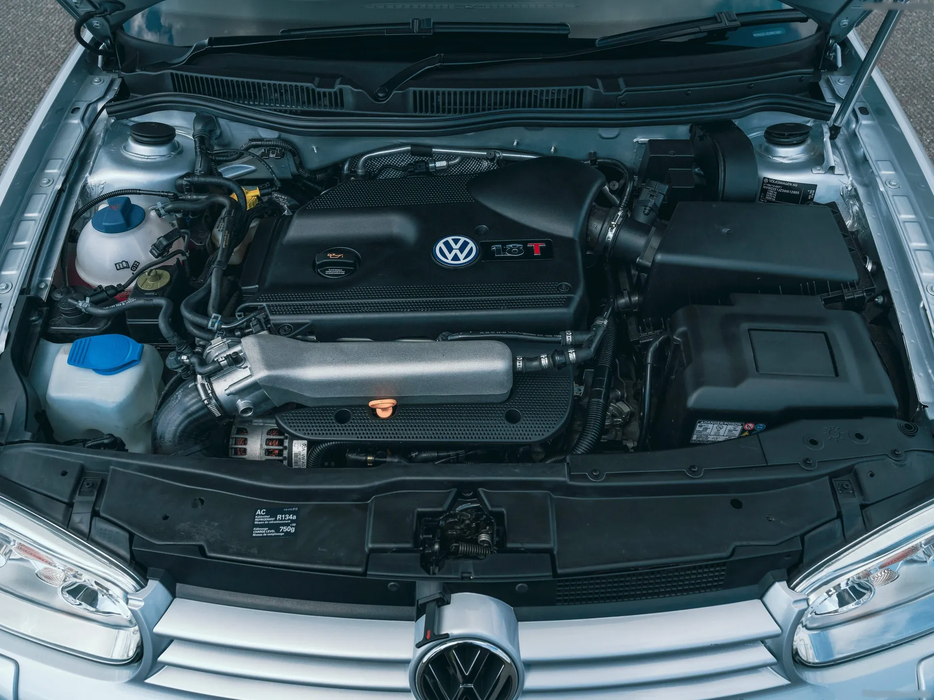 Volkswagen Golf IV GTI [UK] (1998) - Engine Bay