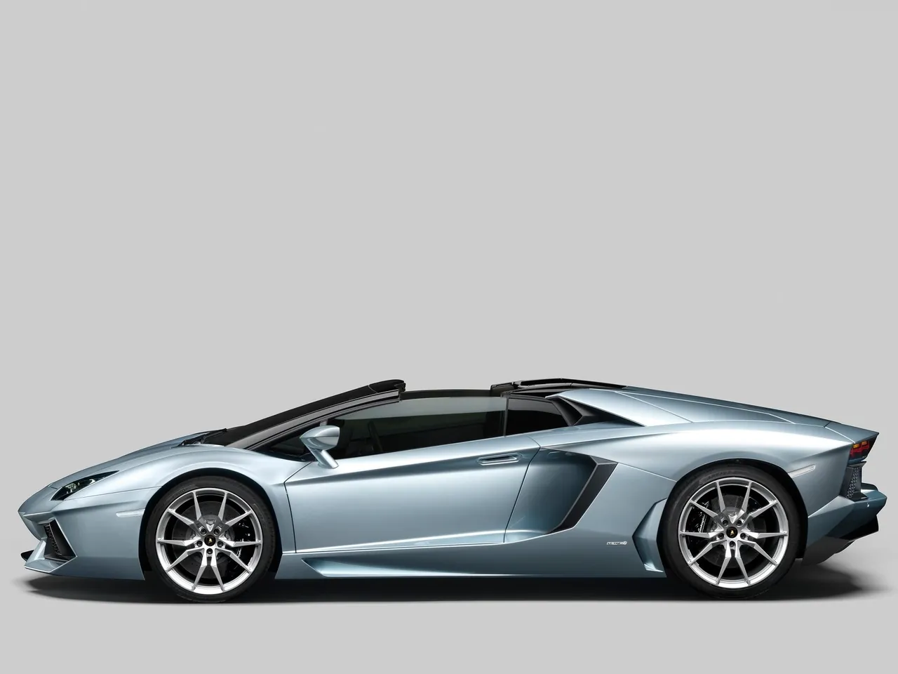 Lamborghini Aventador LP700-4 Roadster (2014) – boční profil