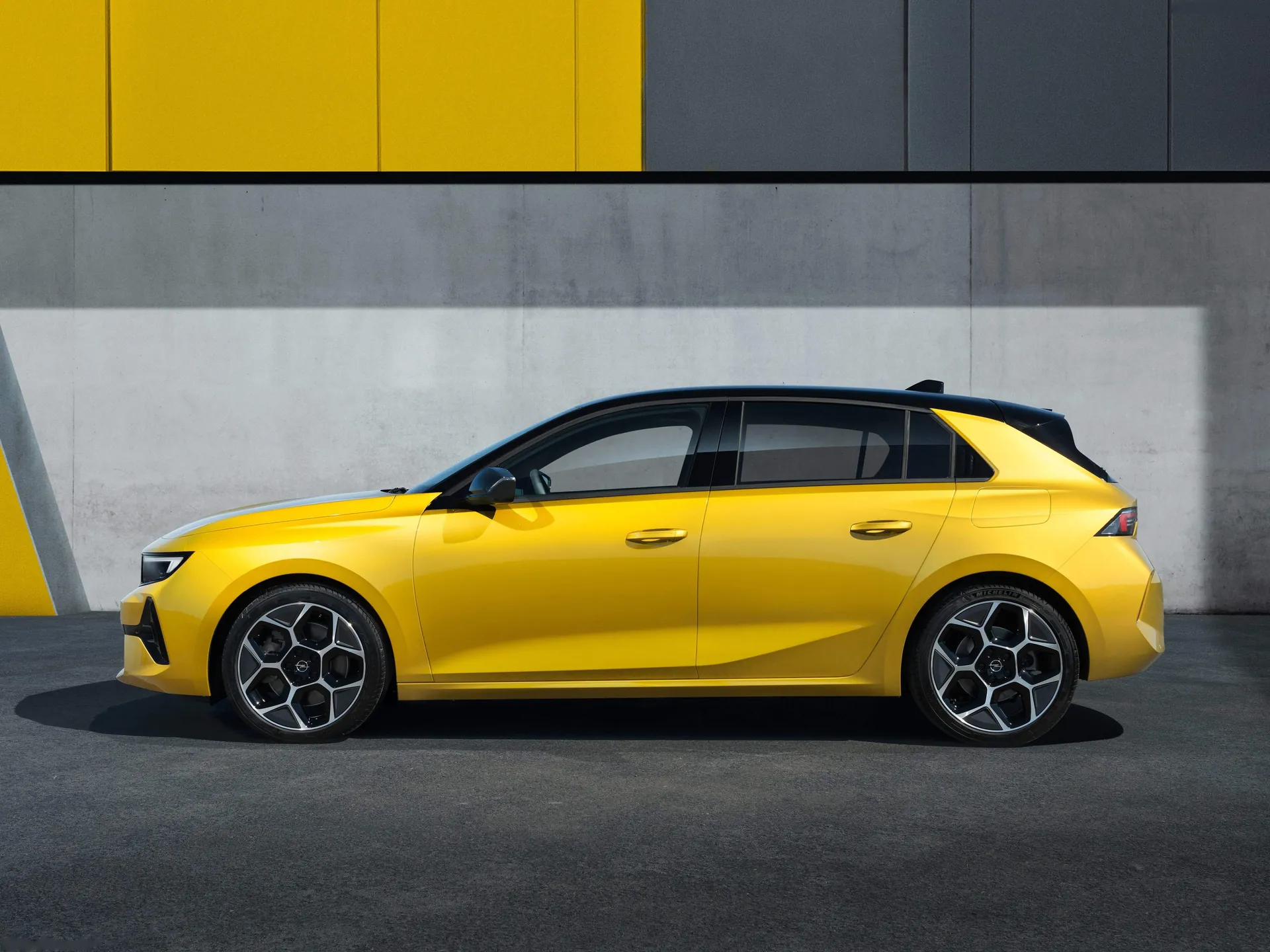 Opel Astra (2022) – boční profil