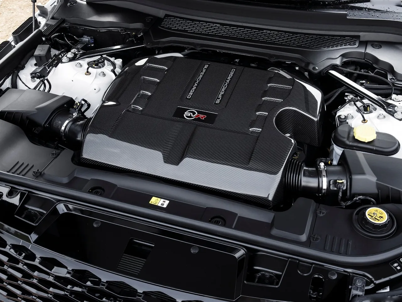 Land Rover Range Rover Sport SVR (2015) – motorový prostor