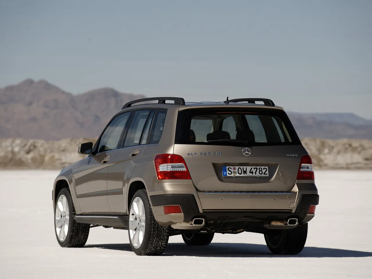 Mercedes-Benz GLK-Class (2010) - Rear Three-Quarter