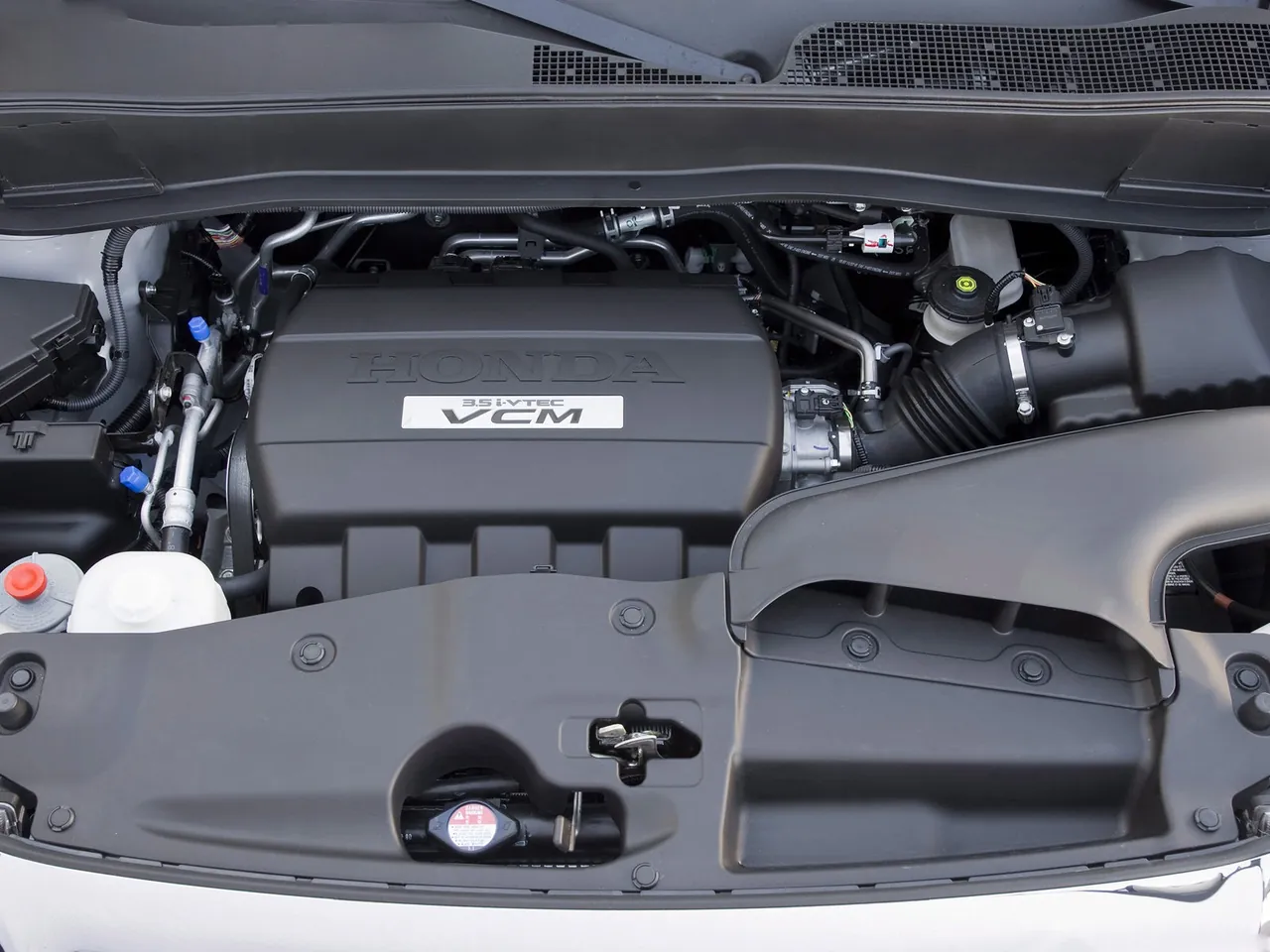 Honda Pilot (2009) – motorový prostor