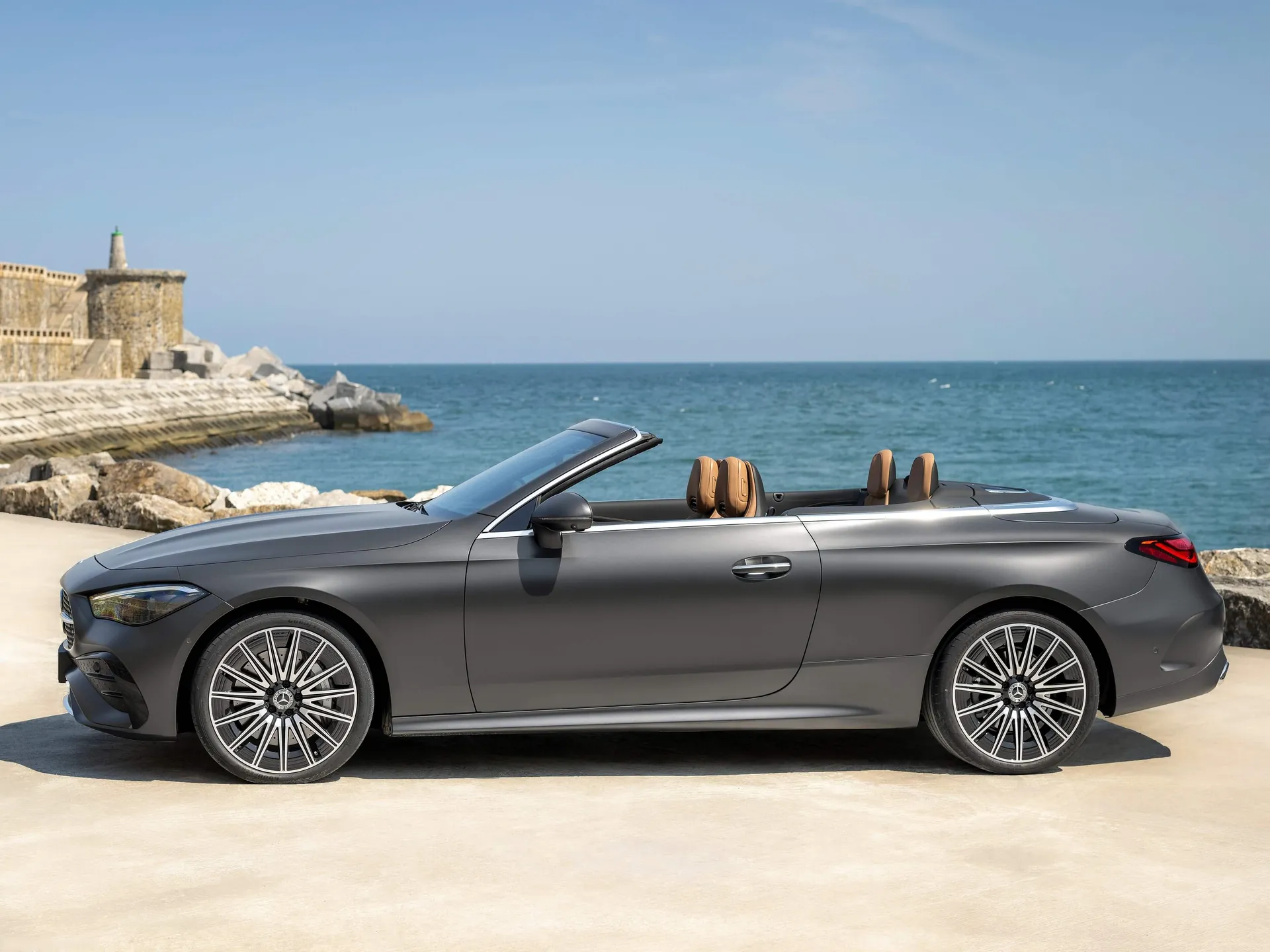 Mercedes-Benz CLE Cabriolet (2024) – boční profil
