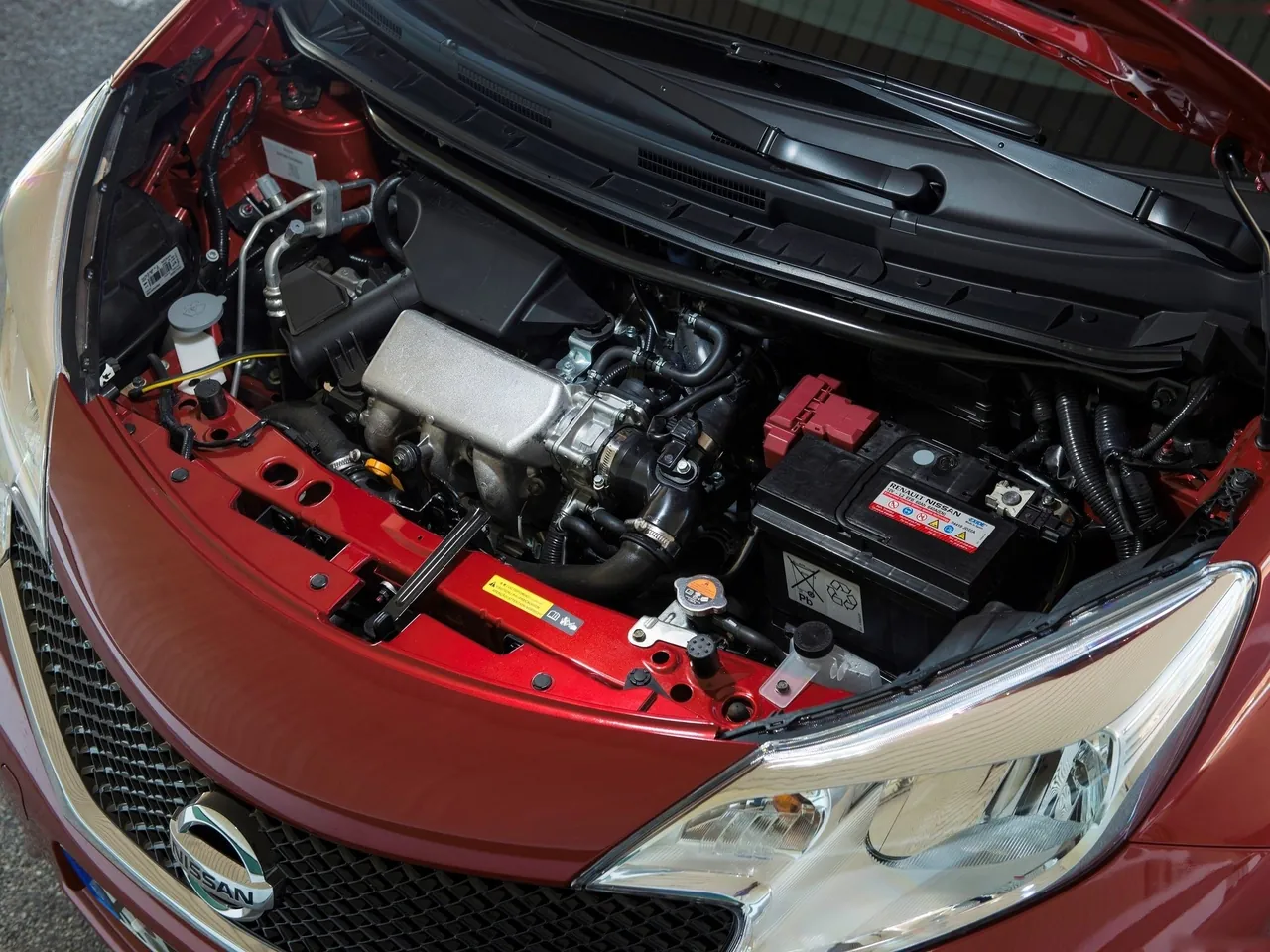 Nissan Note (2014) - Engine Bay