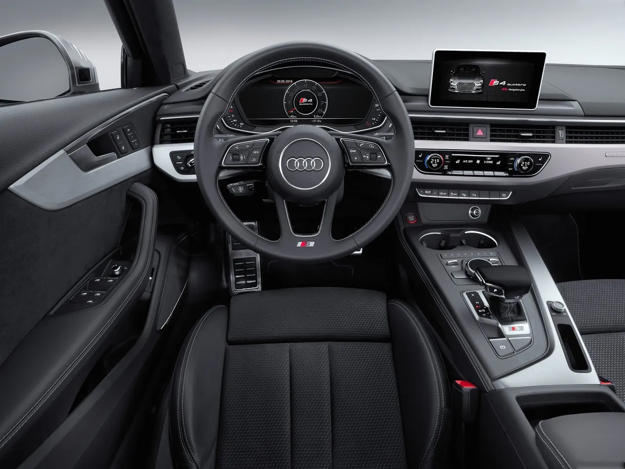 Audi S4 (2017) – interiér