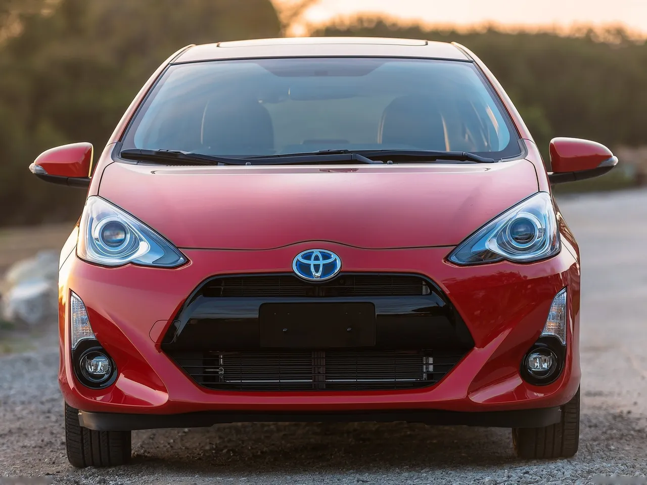 Toyota Prius c (2015) - Front