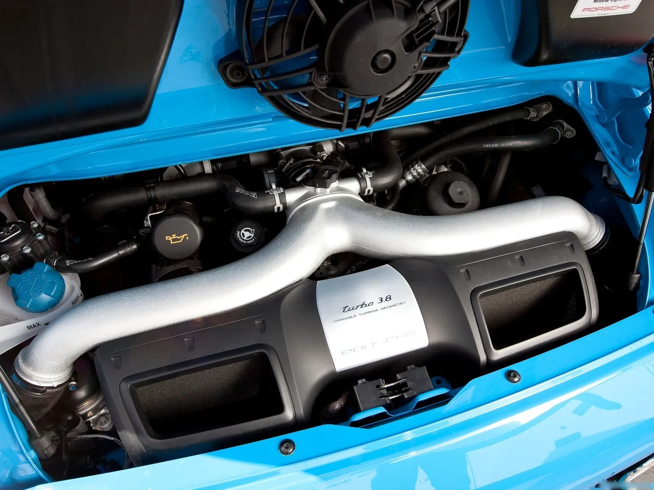 Porsche 911 Turbo Cabriolet (2010) - Engine Bay