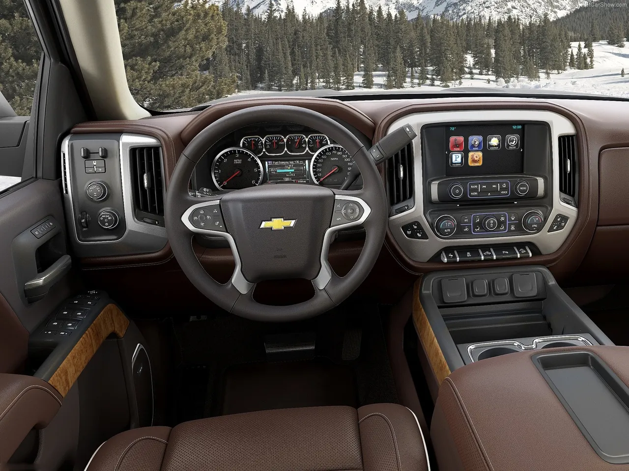 Chevrolet Silverado High Country (2014) – interiér