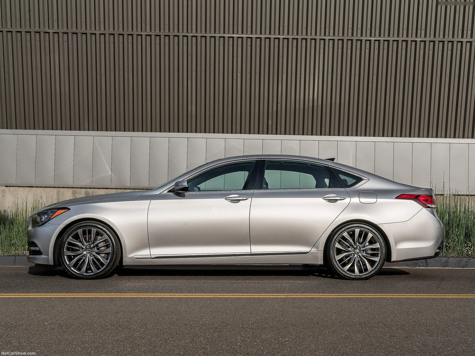 Genesis G80 (2017) – boční profil