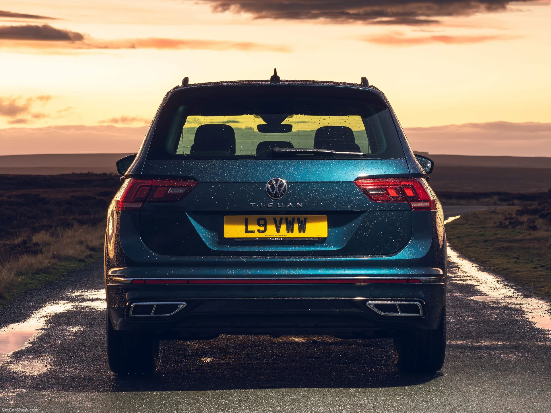 Volkswagen Tiguan R-Line [UK] (2021) - Rear