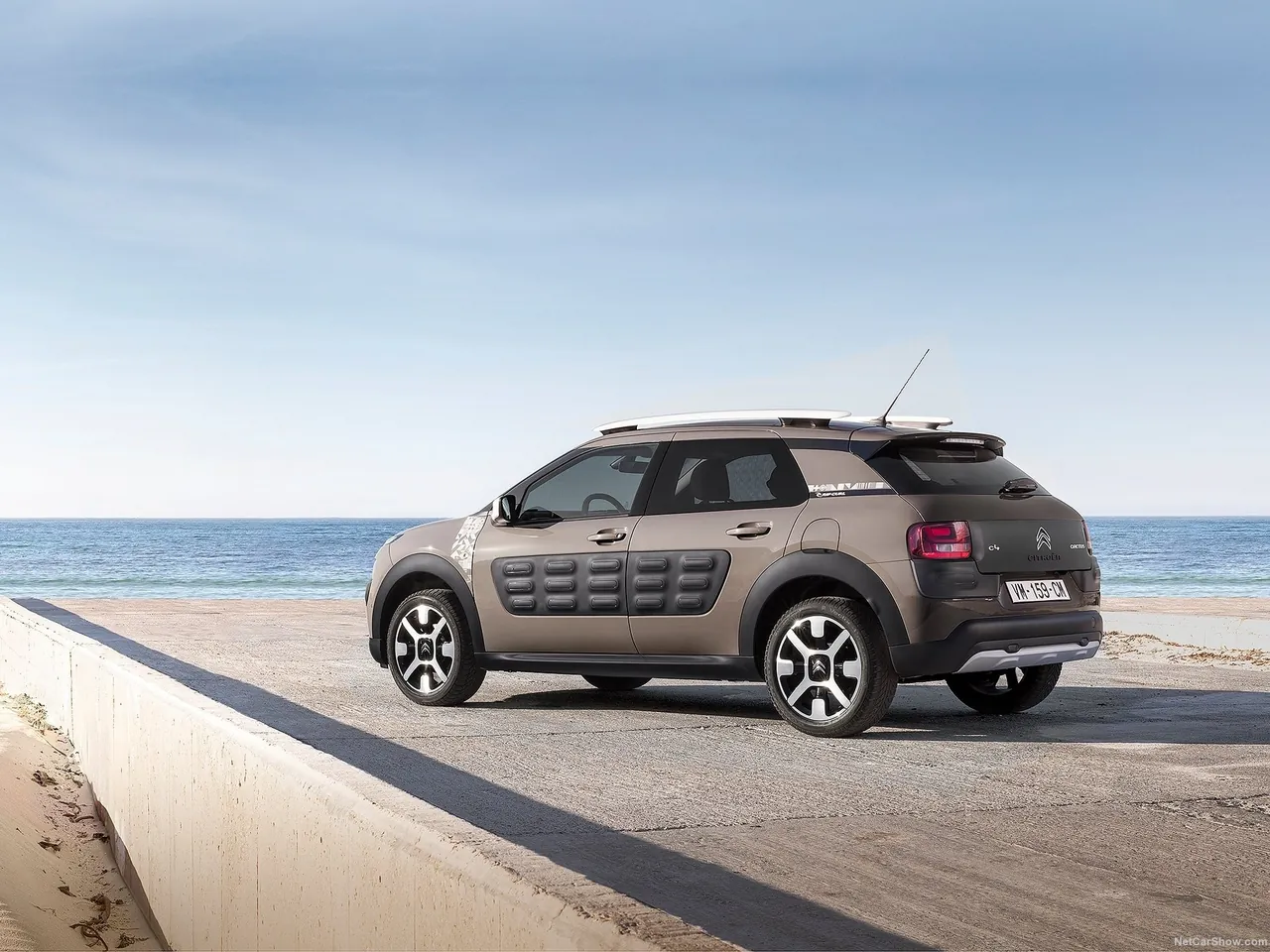 Citroen C4 Cactus Rip Curl (2017) – zadní tříčtvrteční pohled