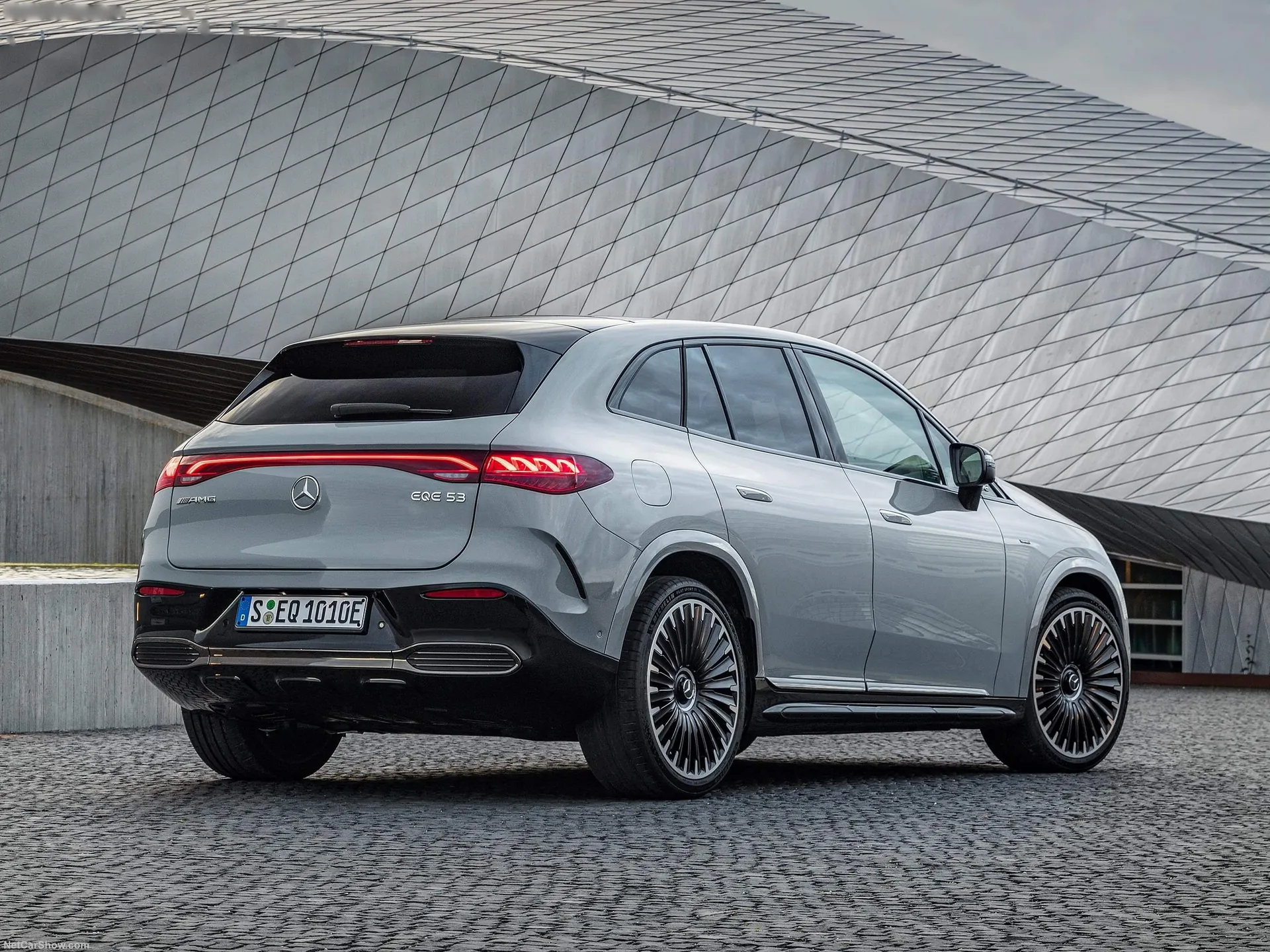 Mercedes-Benz EQE53 AMG SUV (2024) - Rear Three-Quarter