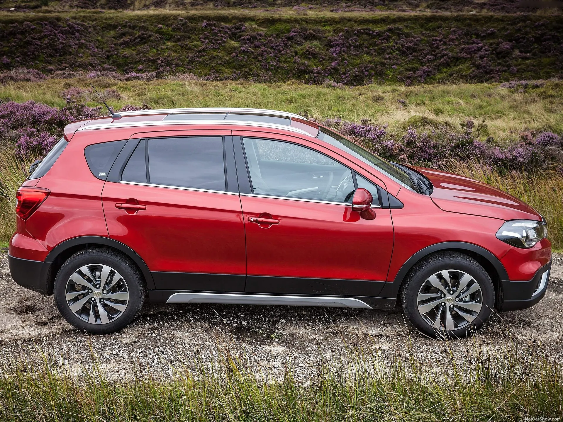Suzuki SX4 S-Cross (2017) – boční profil