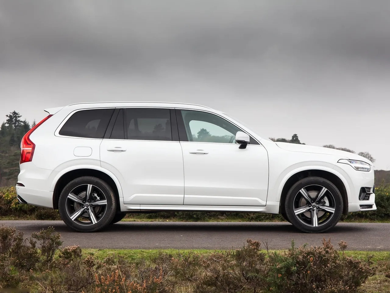 Volvo XC90 R-Design (2015) – boční profil