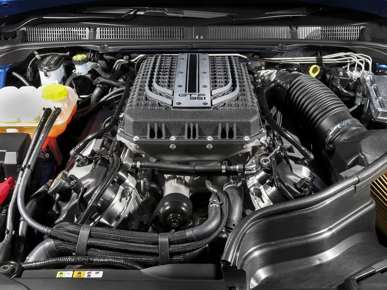 FPV GT F 351 (2014) – motorový prostor