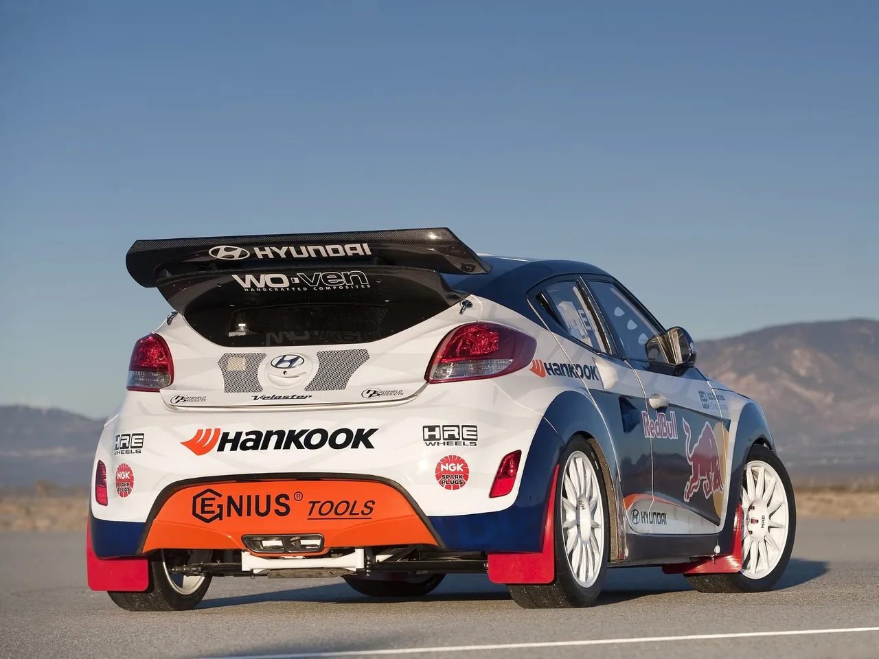 Hyundai Veloster Rally Car (2011) – zadní tříčtvrteční pohled