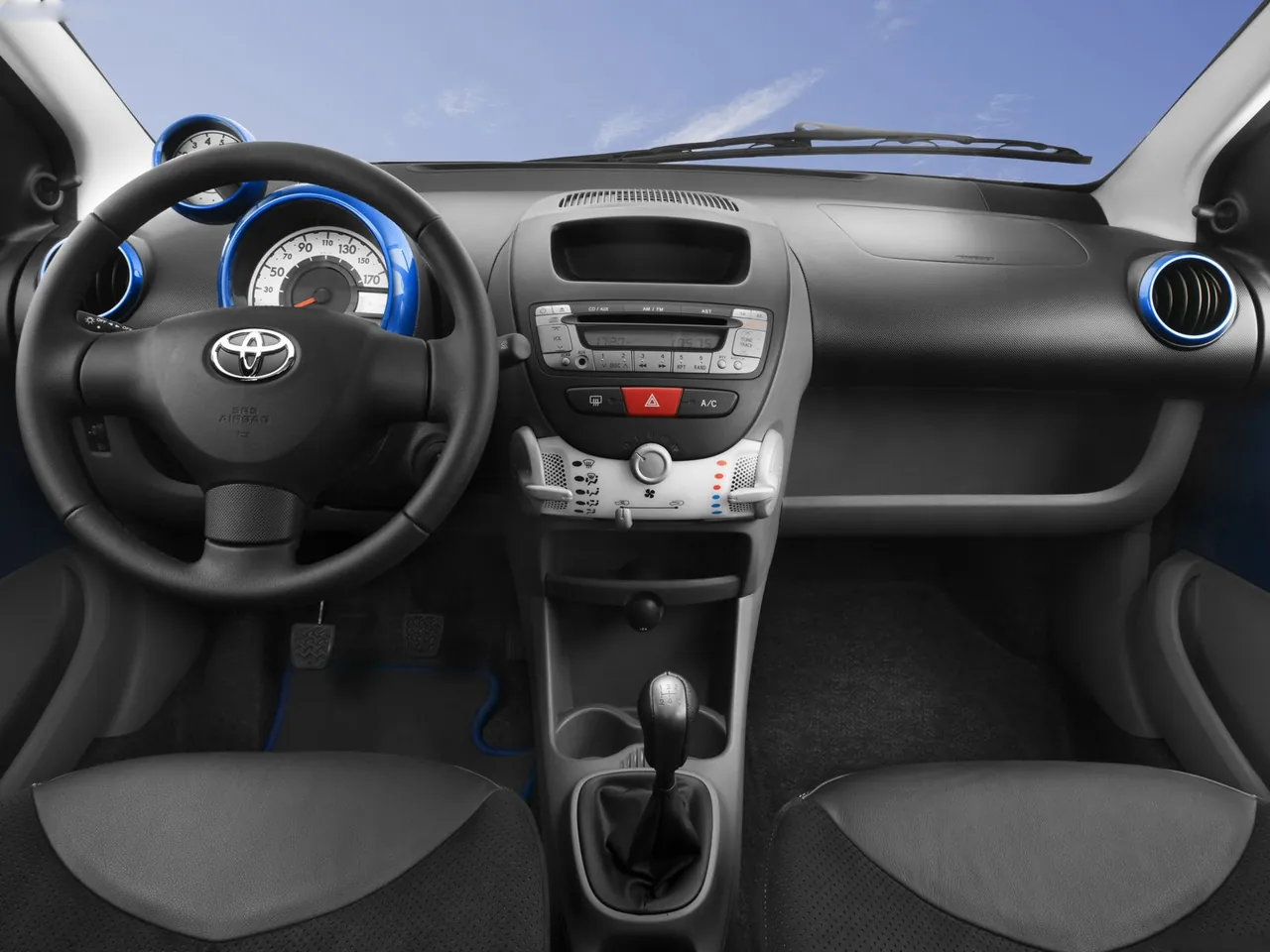 Toyota Aygo (2009) - Interior