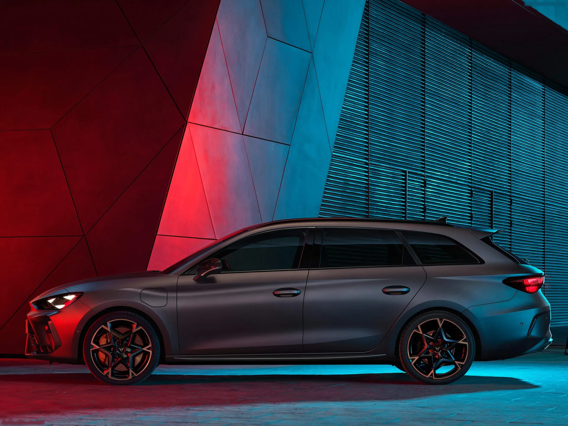 Cupra Leon Sportstourer (2025) – boční profil