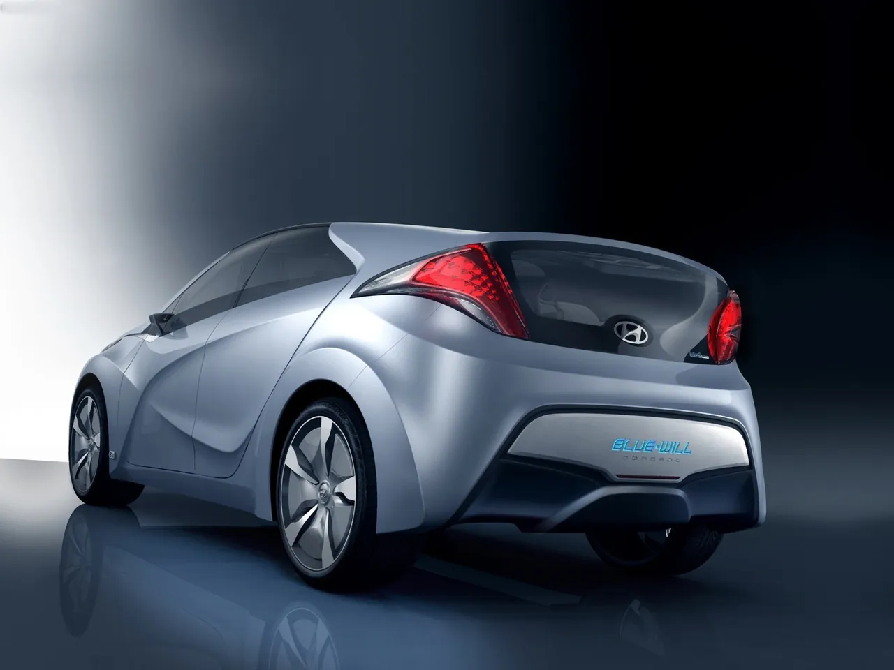 Hyundai Blue-Will Concept (2009) – zadní tříčtvrteční pohled