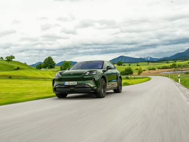 Porsche Cayenne S Coupe Electric (2027)