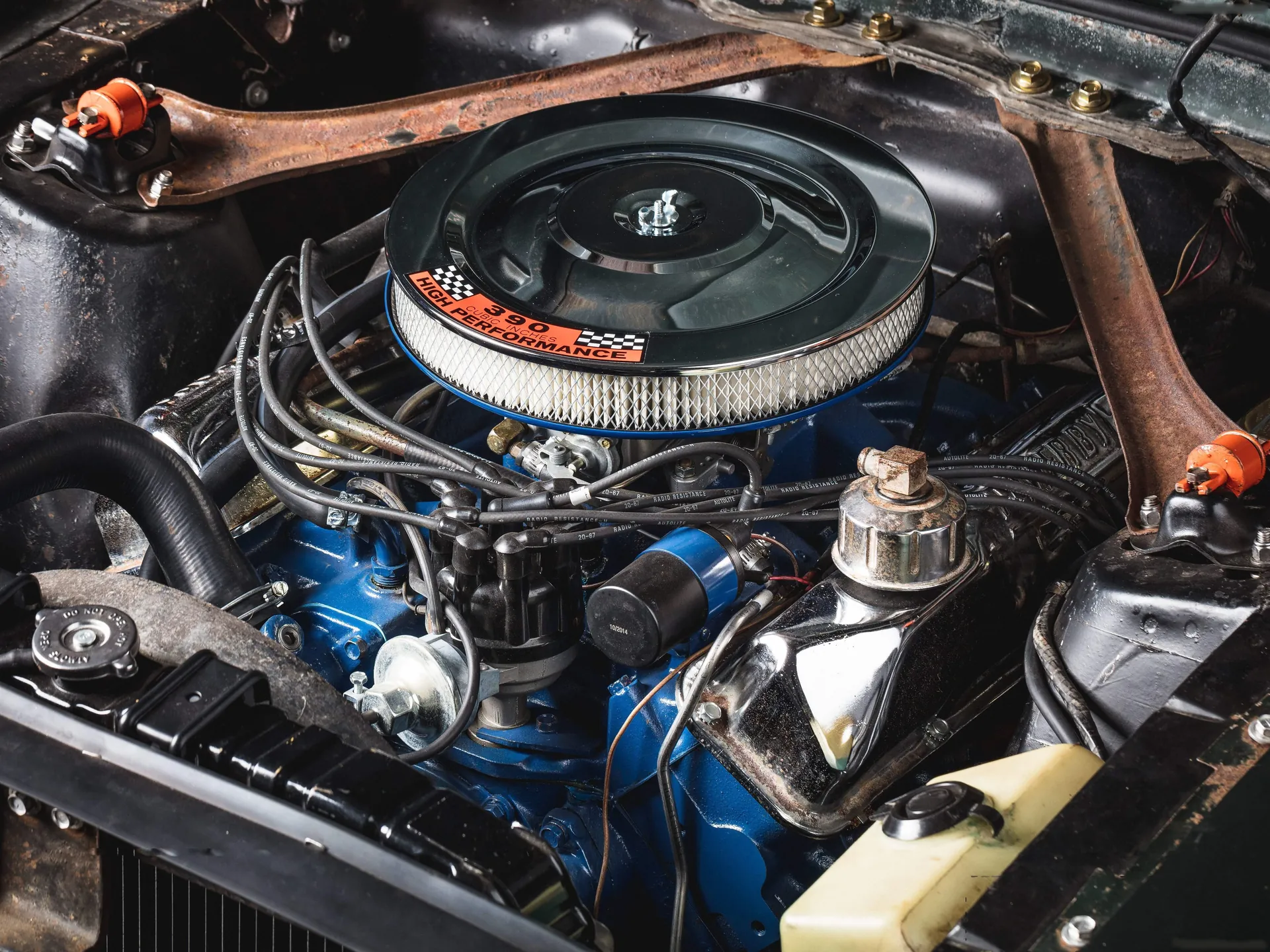 Ford Mustang Bullitt (1968) – motorový prostor