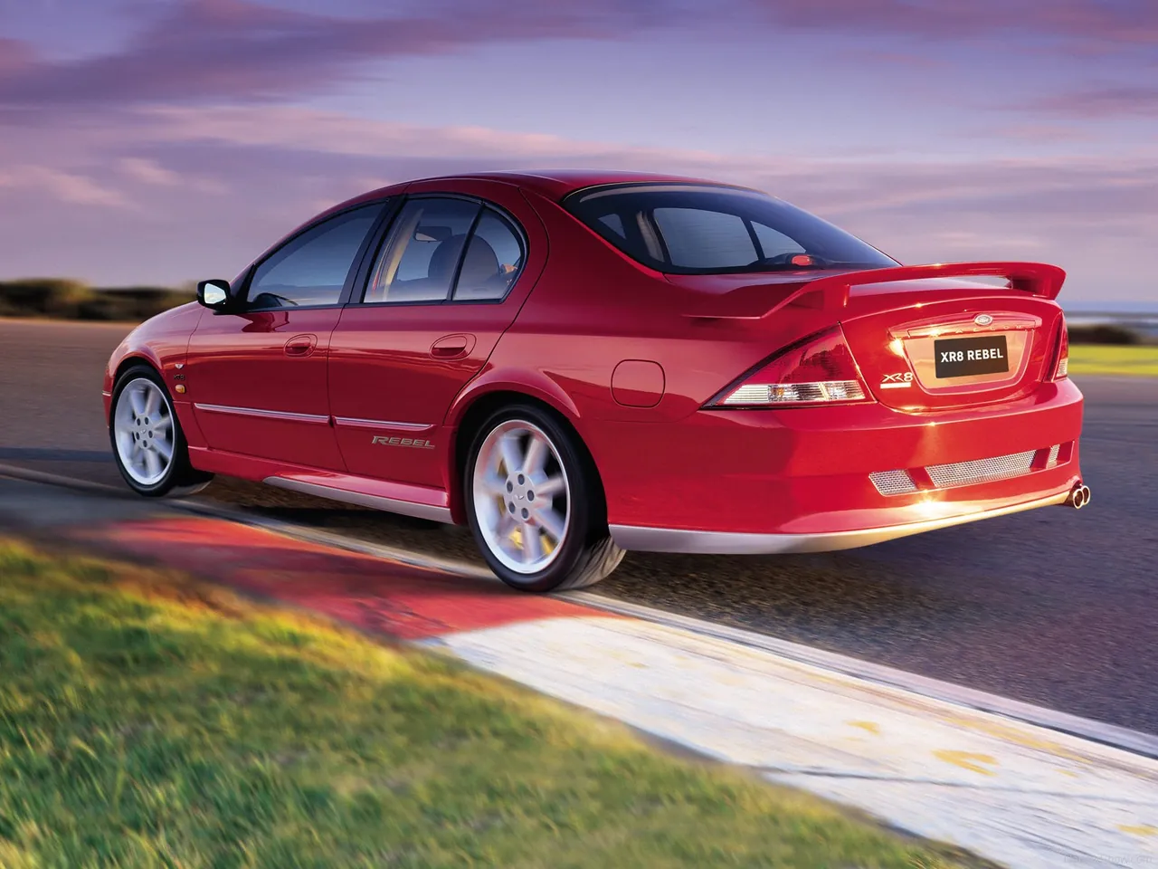 Ford Falcon XR8 (2001) – zadní tříčtvrteční pohled