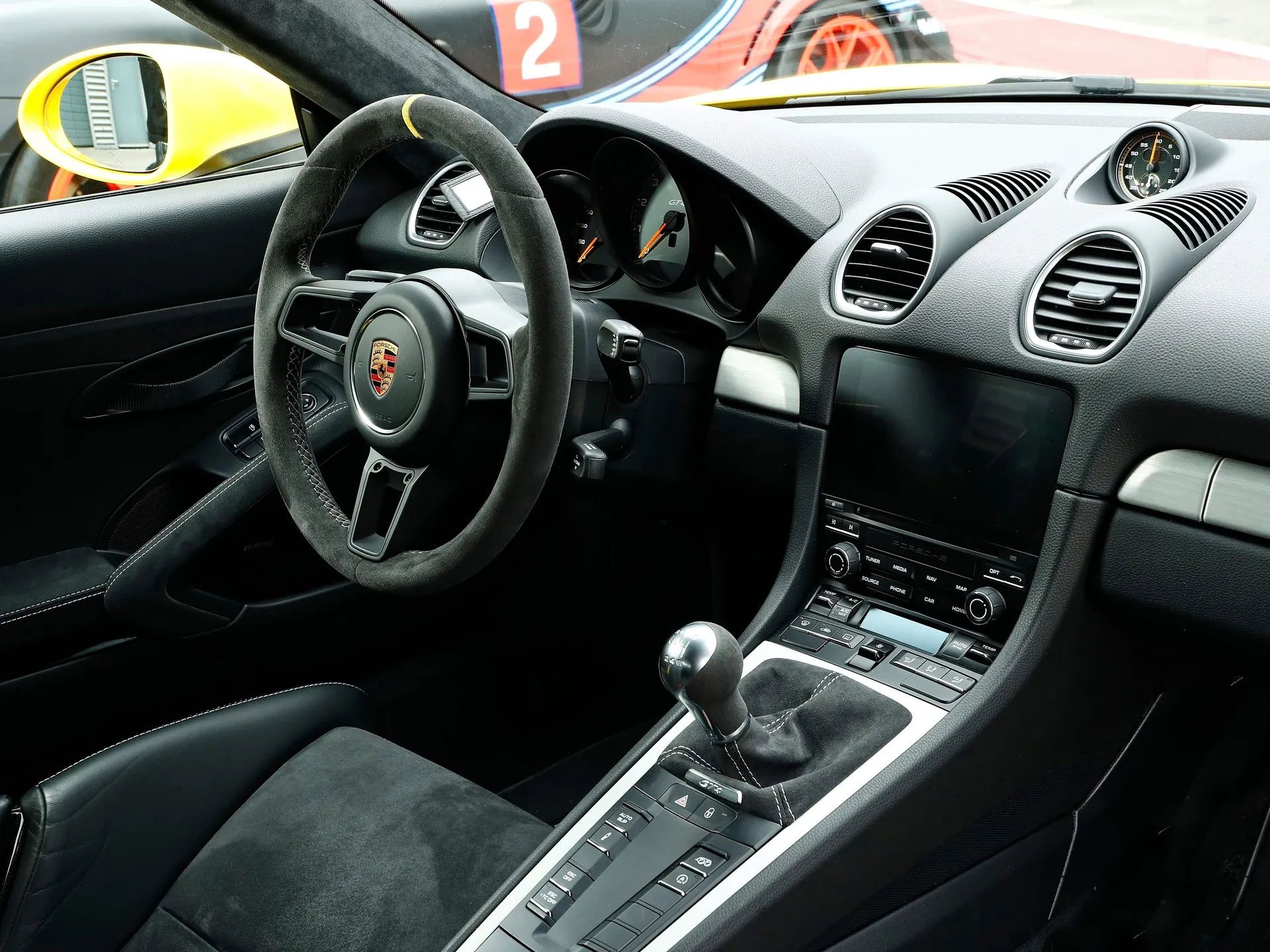 Porsche 718 Cayman GT4 (2020) - Interior
