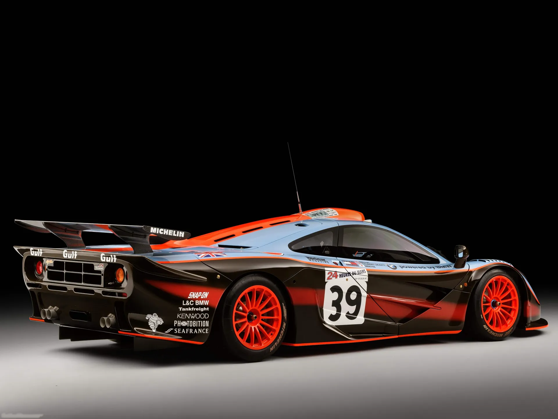 McLaren F1 GTR Longtail 25R (1997) – zadní tříčtvrteční pohled